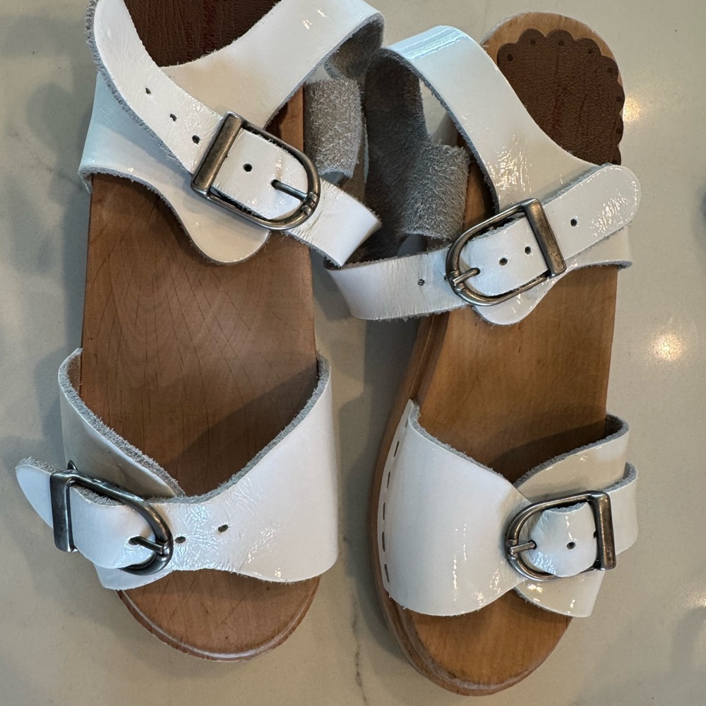 Hanna Andersson White Kids Sandals clog style wooden heel